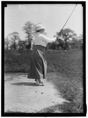 Photo:CAMERON, MRS. L.O. PLAYING GOLF