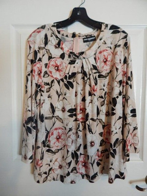 Karl Lagerfeld 3/4 Sleeve Flowered Print Top (XL)