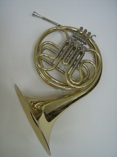 Yamaha YHR-314 Single F French Horn, Mouthpiece & Deluxe Case Plays/looks great!