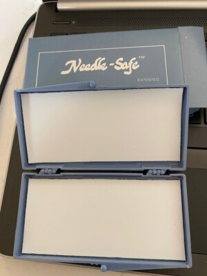 YARN WORKS 'NEEDLE SAFE' MAGNETIC INTERIOR - SIZE MED -4 1/2'' X 2'' - NEW
