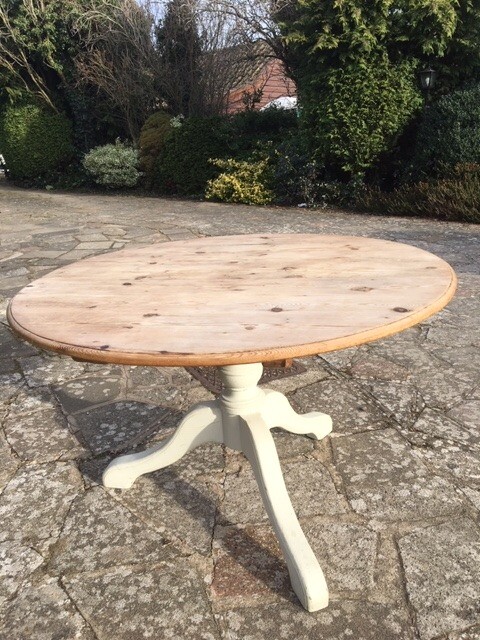 Single Pedestal Shabby Chic Dining Table In Ipswich Suffolk