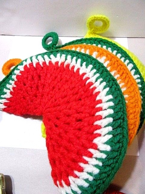 LOT OF HANDCRAFTED HOME MADE CROCHETED POT HOLDERS FRUIT LEMON LIME WATERMELON