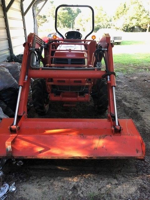 1996 Kubota Tractor L2900 with Kubota 4690 backhoe and Kubota LA480 frontal load
