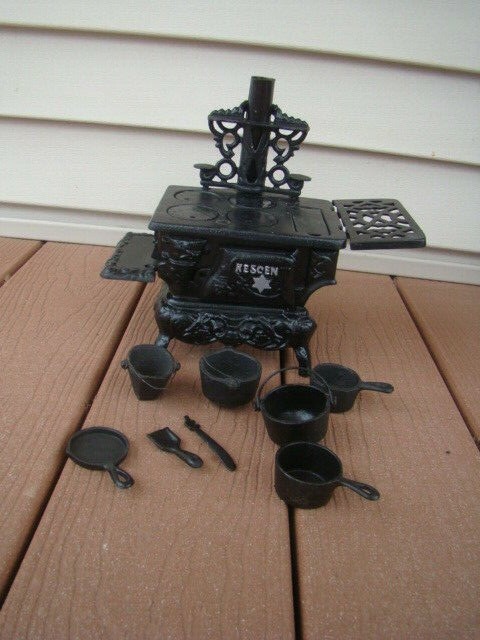 ~ SALESMAN SAMPLE RESCEN ORIGINAL OLD CAST IRON TOY COOK STOVE~