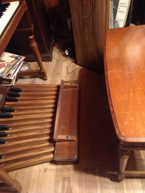 Hammond BC organ with speaker tower, bench
