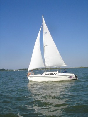 Hunter 23.5 Sailboat