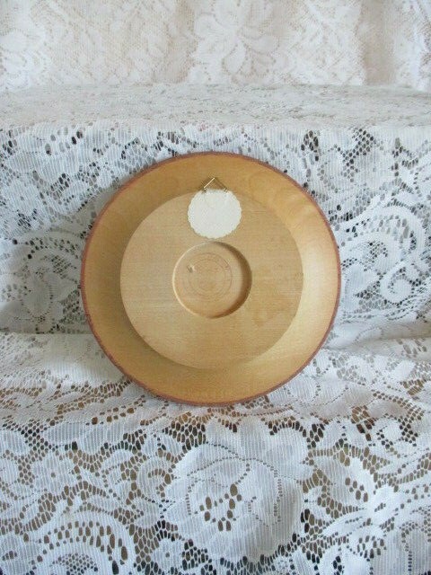 VINTAGE OBERAMERGAU GERMANY WOODEN PLATE EUC 6-1/2” DIAMETER READY TO HANG