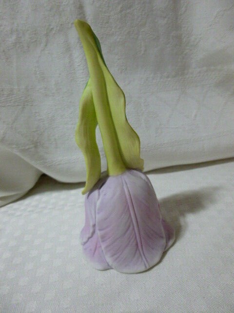 VINTAGE 1987 ENESCO LAVENDER TULIP  BISQUE Hand Dinner BELL 6