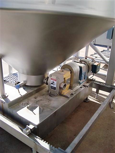 CFS Agitated Hopper with Positive Displacement Pump 2500 L Capacity