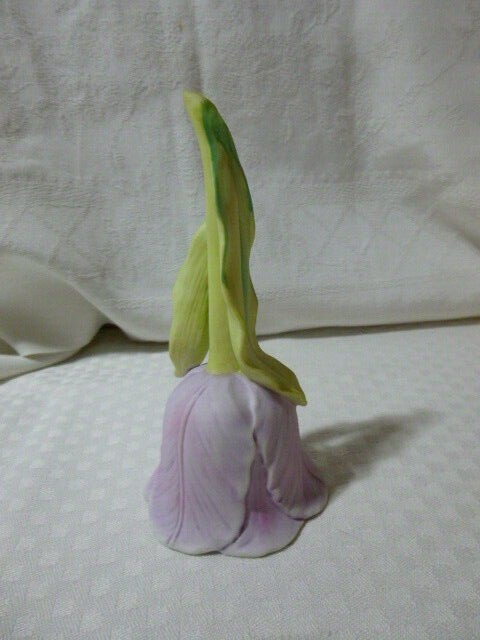 VINTAGE 1987 ENESCO LAVENDER TULIP  BISQUE Hand Dinner BELL 6