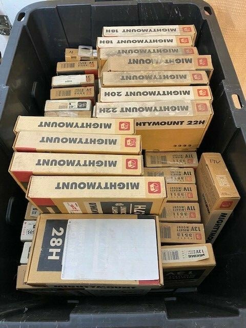 YAKIMA MightyMount Set x 4 Factory Roof Rack 1-39 V H Mighty Mount MightyMounts