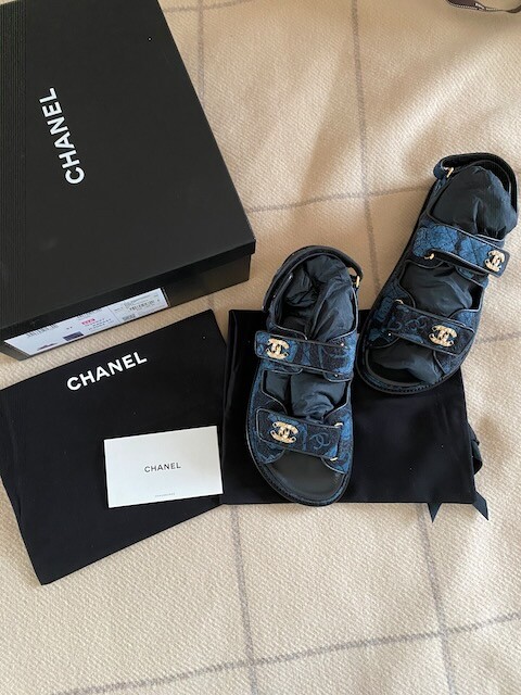 新品　CHANEL 37サイズ Chanel 21A Blue Black Denim CC Logo Mule Slide Strap Flat