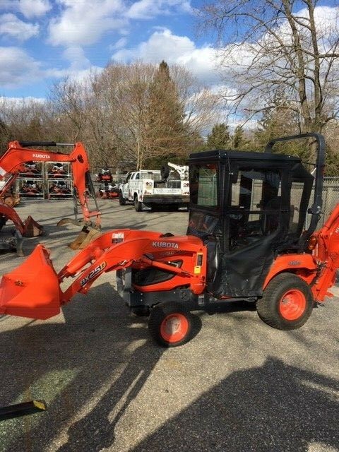 KUBOTA BX25D  TRACTOR LOADER BACKHOE WITH SOFT CAB ENCLOSURE AND HEAT