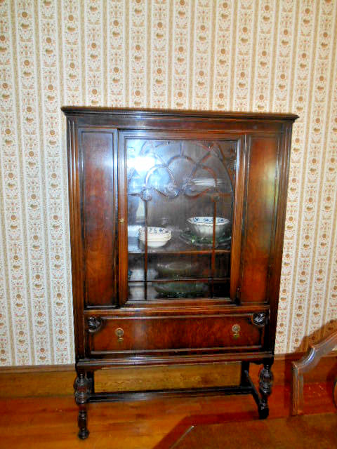 Antique Union Furniture Co. Walnut Dining Room Set, Buffet & China Closet VGUC