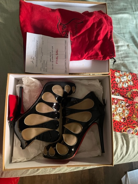 洋書 Christian Louboutin French Edition 81m0uc1N8OL._UF1000,1000_QL80_.jpg
