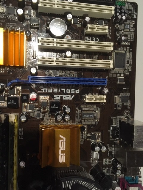 ASUS P5QL/EPU ATX Motherboard + Q8400 Core 2 Quad 2,66 Ghz CPU, 4GB & BackPlate