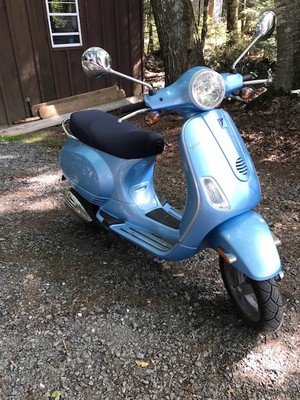 2007 Blue Vespa LX 150 with Car Carrier