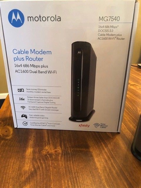 Motorola MG7540 16x4 Cable Modem Plus AC1600 Dual Band Wi-Fi Gigabit Router, 686