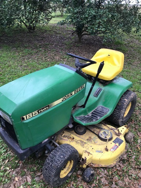 John Deere 185 Lawn Tractor. Hydrostatic Transmission. 17HP Kawasaki Engine.