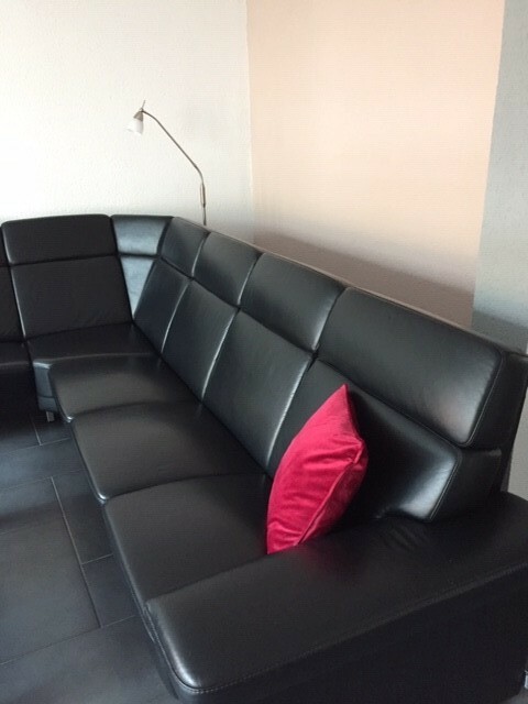 Echtleder Couchgarnitur schwarz mit Hockerteil