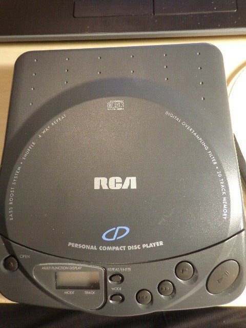 Vintage RCA Personal CD Player Model RP-7913A w/ Matching RCA Headphones!