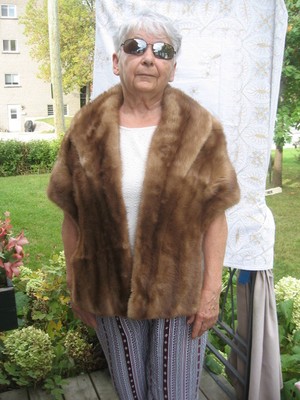 .#7 women Mink fur stole brown near the neck 57