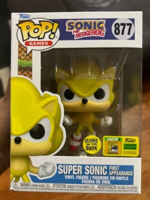SDCC 2022 Super Sonic the Hedgehog Funko Pop 877 Con Sticker w/Protector