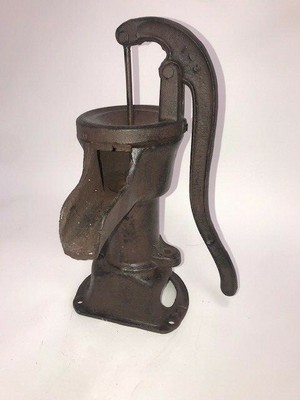 Iron Antique Old Fashion Style Hand Water Pump Garden Pond Decor