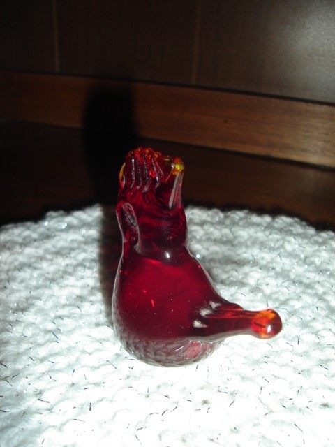 AMBERINA  ART GLASS CHUBBY SHORT TAILED RED BIRD - BOSSE-- SWEDEN