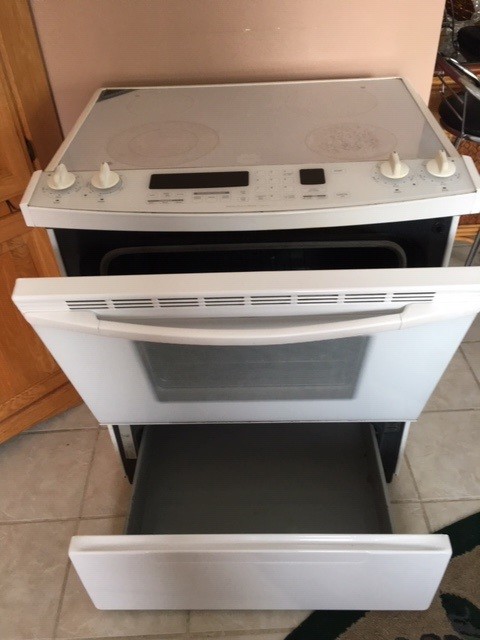 KITCHEN AID SUPERBA SLIDE IN - COOKTOP/CONVECTION OVEN - 30 INCHES WIDE - WHITE.