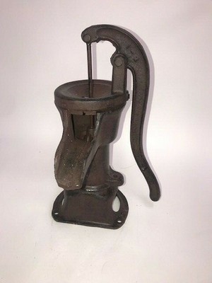 Iron Antique Old Fashion Style Hand Water Pump Garden Pond Decor