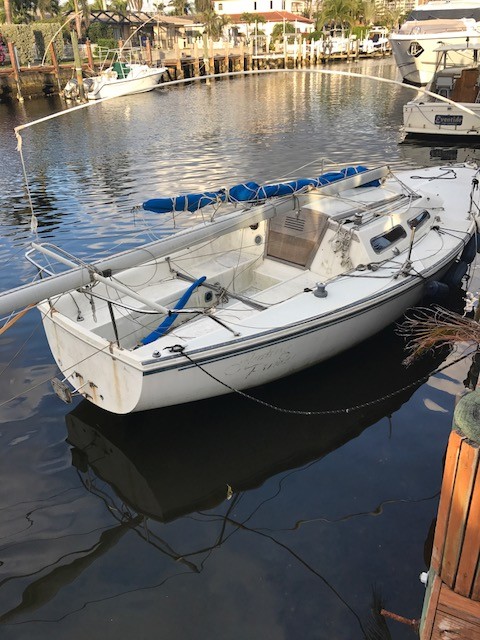 LF - 1982 Catalina Capri 24'7" Sailboat w/ 2004 Mercury Outboard - Florida