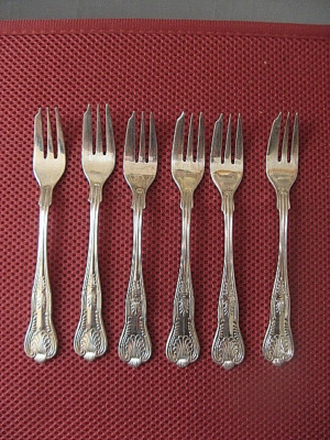 ++"535.12"   6 FOURCHETTES A DESSERT EN METAL ARGENTE VINERS SILVER PLAT ENGLAND