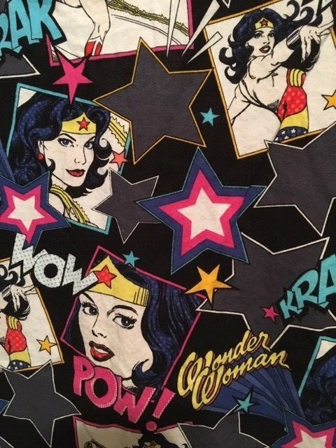 WONDER WOMAN SIZE XS SCRUB TOP