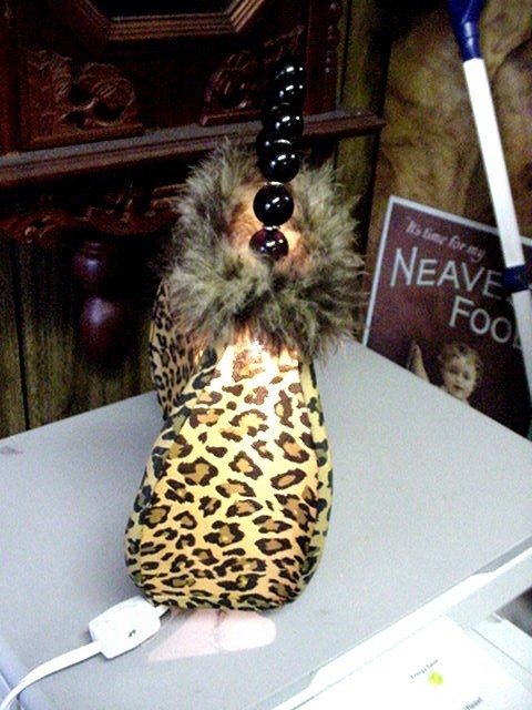 VINTAGE LEOPARD PRINT PURSE  NIGHT LIGHT