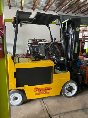 Forklifts - Yale 8000 Lb