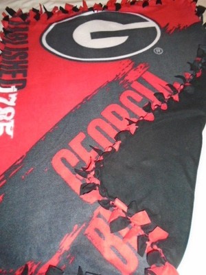 BLANKET~UNIVERSITY OF GEORGIA BULLDOG FOOTBALL HAND TIED DOUBLE SIDED FLEECE~NEW