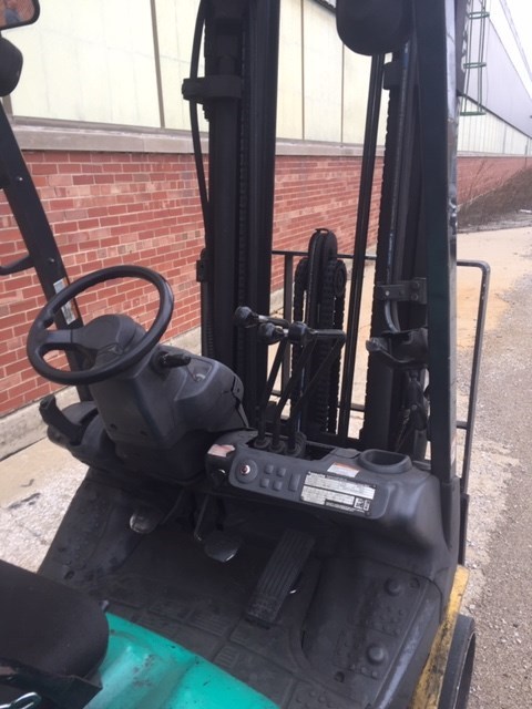 2006 KOMATSU 6,000 LB Model FG30SHT-16 Cushion Forklift LPG Nissan Engine