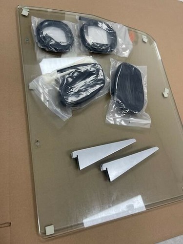 Freightliner Classic / Freightliner FLD 120. Full windows glass /door glass kit