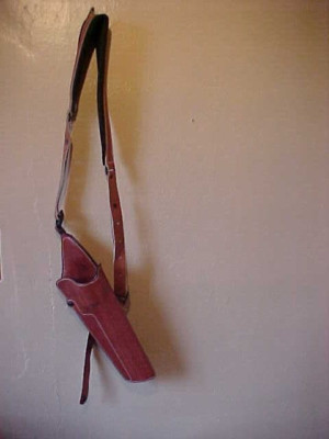 GENE DESANTIS MAKER SUFFOLK COUNTY NY.  04005 E S&W HOLSTER AND SHOULDER STRAP