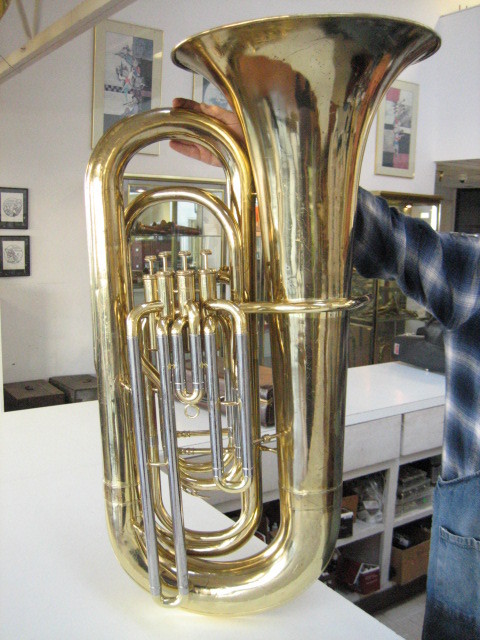 GOOD YAMAHA YBB-321 FOUR VALVE BBb CONCERT TUBA, CLEAN, NO DENTS!