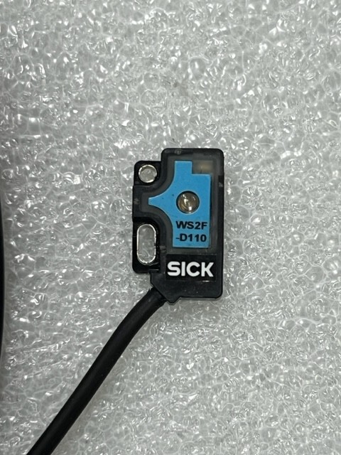 SICK WS2F-D110 DC 12..24V Miniature Photoelectric Sensor New