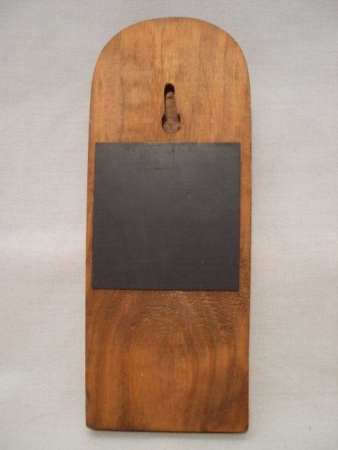 2-KEY WOODEN  HOLDER WITH CAT FIGURINE