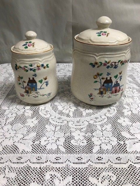 International HEARTLAND - Sugar & Coffee Canisters With Lids