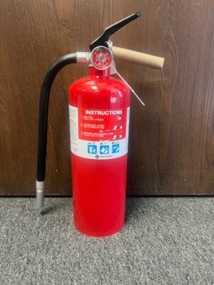 First Alert Fire Extinguisher, Model FE2A10GR - EX3622