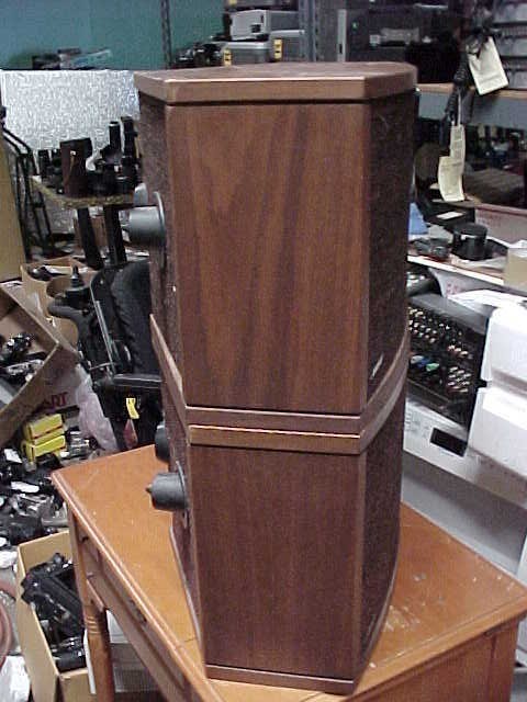 VINTAGE PAIR OF BOSE 901 SERIES III SPEAKERS