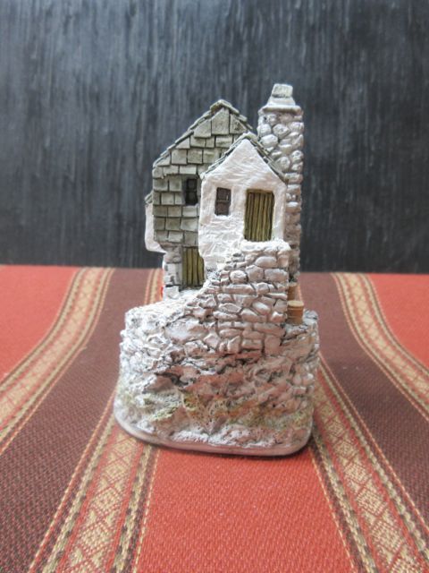 Lilliput Lane Fishermans Cottage Sculpture - 1985
