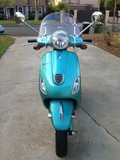 VESPA LX 150 IE- LIKE NEW- RARE CUSTOM COLOR! GORGEOUS