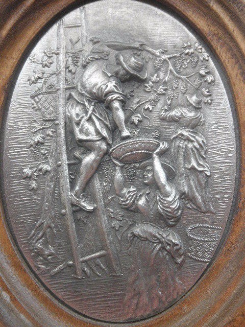VINTAGE GRAPES HARVEST PEWTER PICTURE  IN OVAL WOODEN FRAME