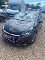 2018 Peugeot 208 1.2 PureTech 82 Signature 5dr [Start Stop] HATCHBACK Petrol Man